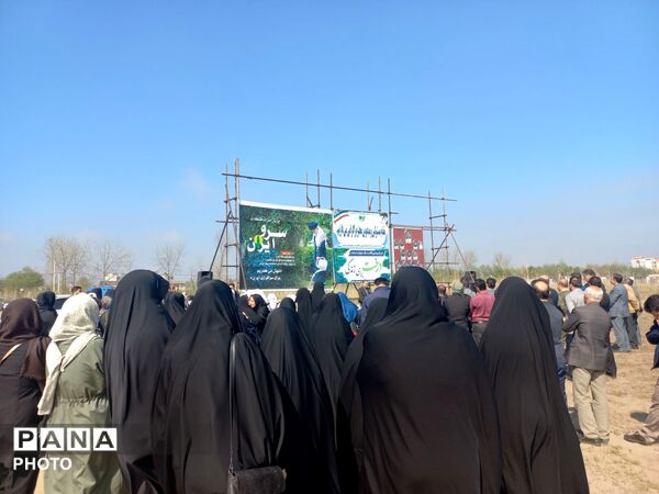 ادای احترام به دانش‌آموزان شهید میناب با کاشت نهال در رودسر