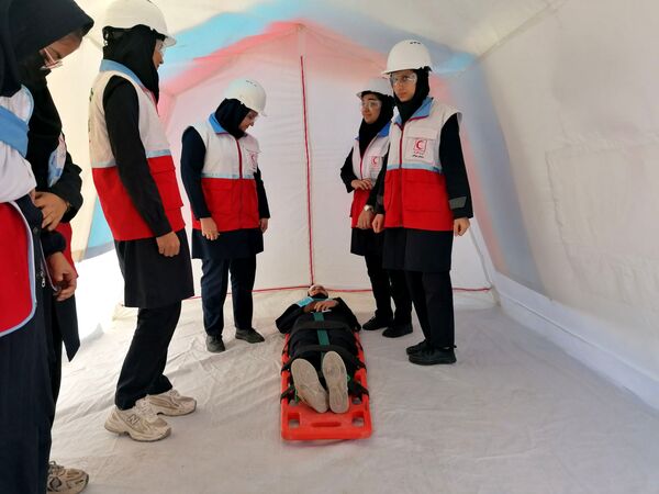 نواختن زنگ زلزله در دبیرستان کوشش شهرستان فاروج 