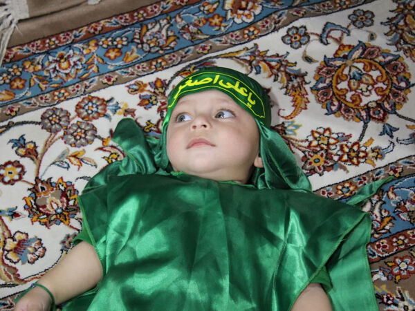 گهواره‌های عاشورایی و لالایی مادران همنوا با کودکان شهید