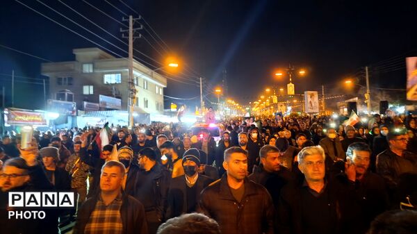 حضور مردم یاسوج در هفتمین شب درگذشت شهید آیت الله سید علی خامنه‌ای
