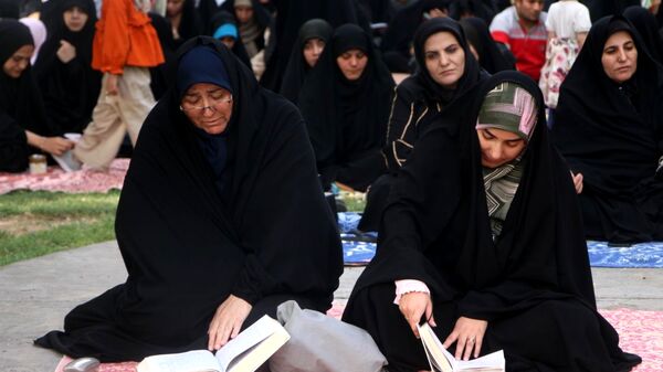 طنین دعای عرفه در پارک کوهستان یزد