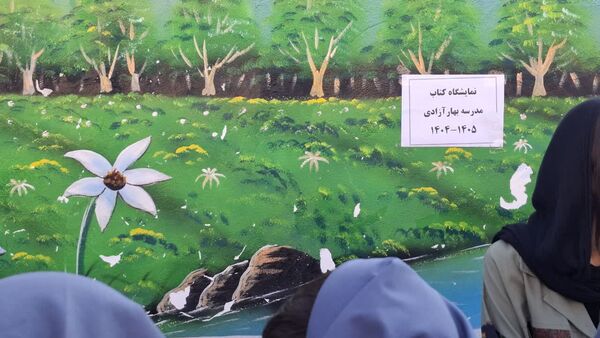 هفته کتاب و کتابخوانی در دبیرستان بهار آزادی قائمشهر