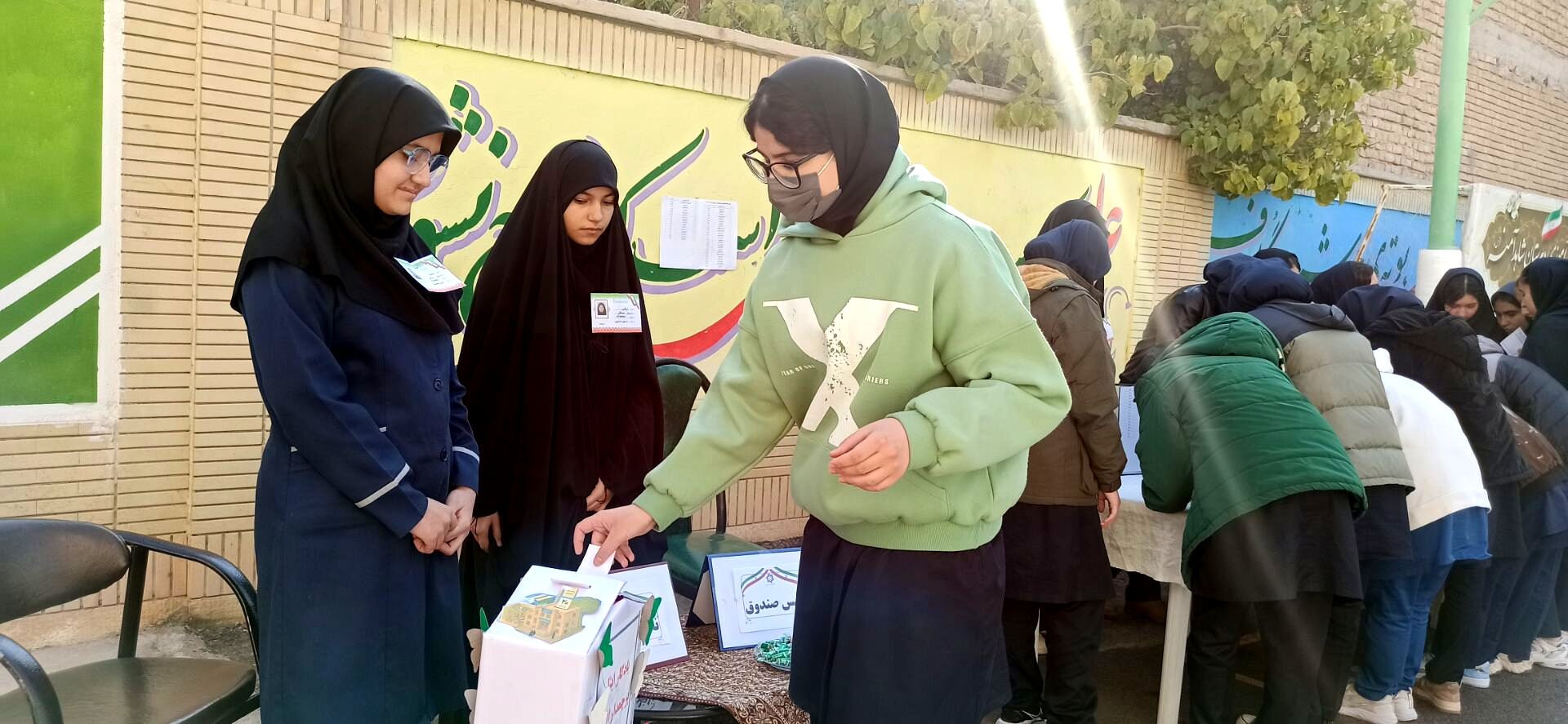 برگزاری انتخابات شورای دانش‌آموزی در مدرسه شاهد آمنه