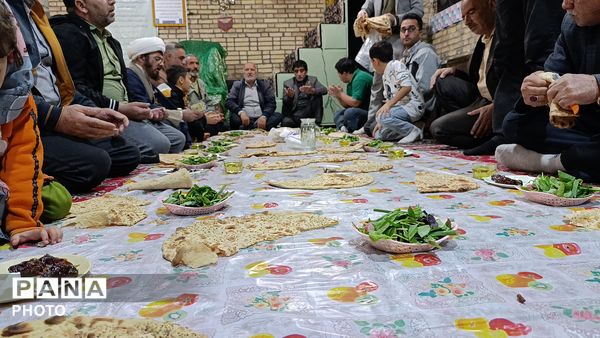 برپایی سفره‌های افطار ساده در شهر سفیددشت 
