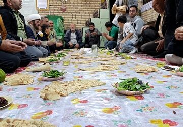 برپایی سفره‌های افطار در شهر سفیددشت 