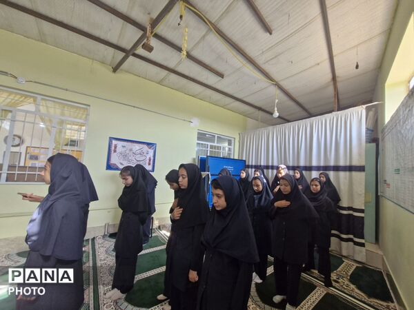 گرامیداشت هفته نیروی انتظامی در دبیرستان دخترانه مرحوم میری