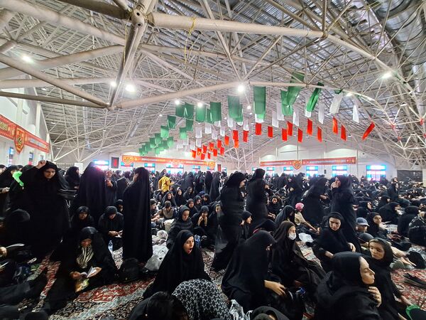 پیاده‌روی جاماندگان اربعین در گلستان شهدای اصفهان