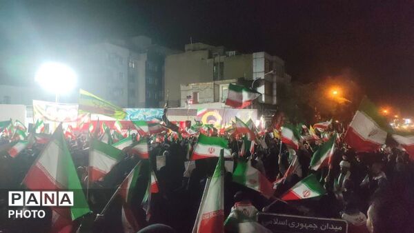 تشییع ۴ شهید ناو دنا در میدان جمهوری