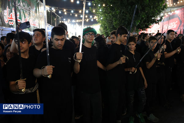 عزاداری شب عاشورا در محله دولت آباد تهران