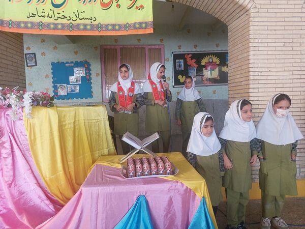 جشن روز دانش‌آموز در مدرسه شاهد حضرت معصومه(س)