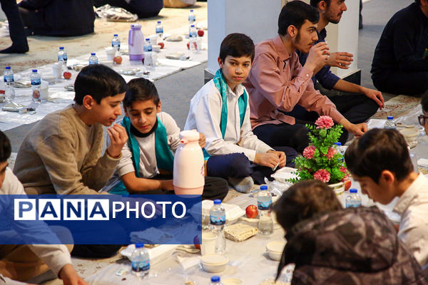 دورهمی قرآنی حافظان و قاریان نوجوان در حرم حضرت معصومه(س)