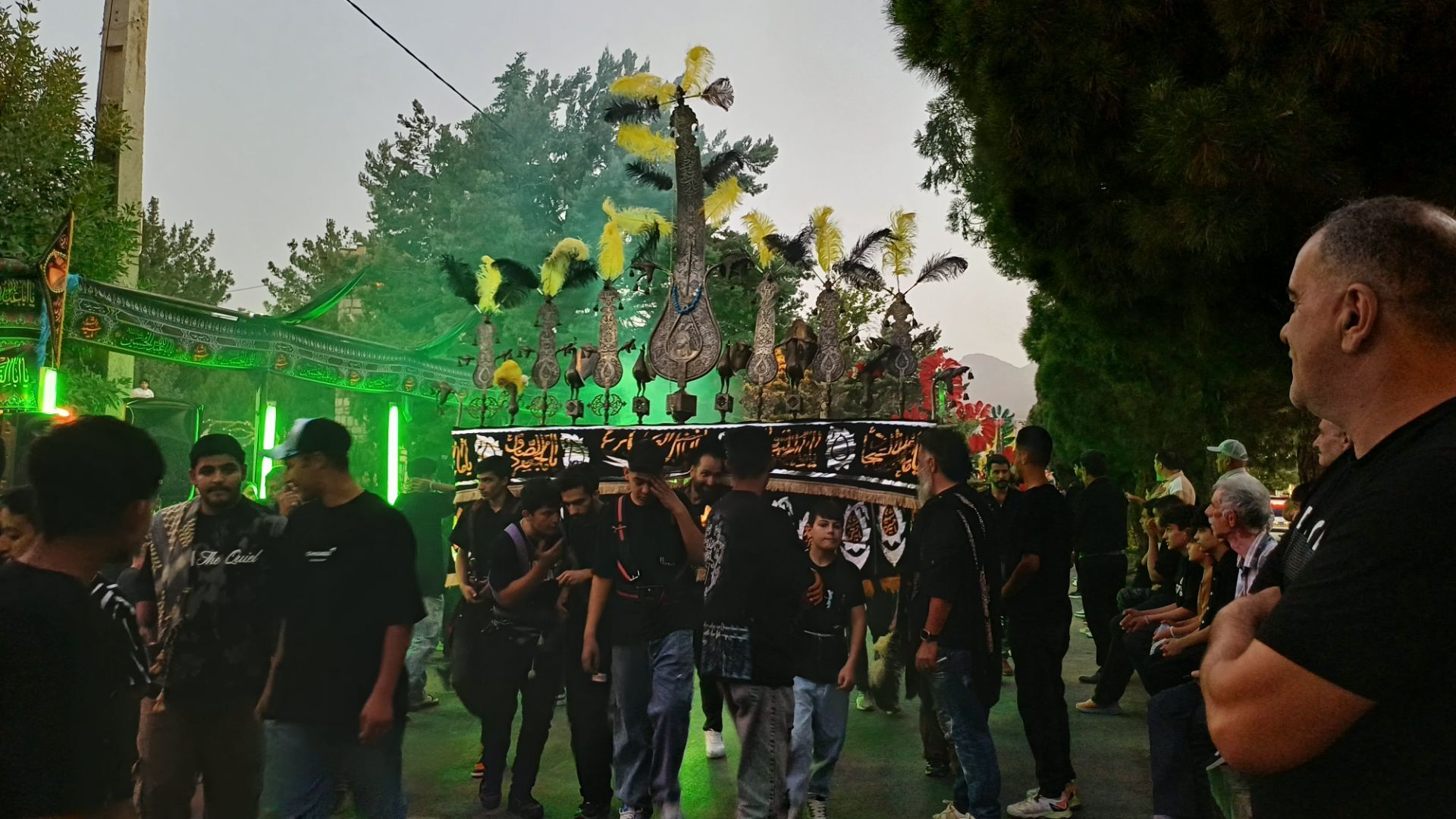 آیین علم گردانی همزمان با هفتمین روز شهادت حضرت اباعبدالله الحسین (ع) در شهرستان تفرش 