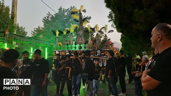 آیین علم گردانی همزمان با هفتمین روز شهادت حضرت اباعبدالله الحسین (ع) در شهرستان تفرش 