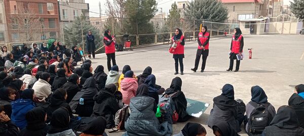کارگاه آموزشی آشنایی با اصول ایمنی و اطفاء حریق در هنرستان آفرینش پردیس 