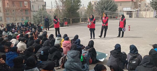 کارگاه آموزشی آشنایی با اصول ایمنی و اطفاء حریق در هنرستان آفرینش پردیس 