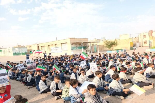 نواختن زنگ هفته بسیج در مدارس شهرستان بهبهان