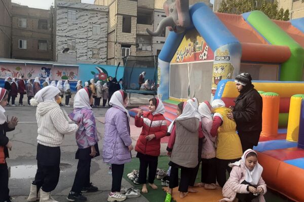 شهربازی مدرسه‌ای در دبستان عمار رباط‌کریم