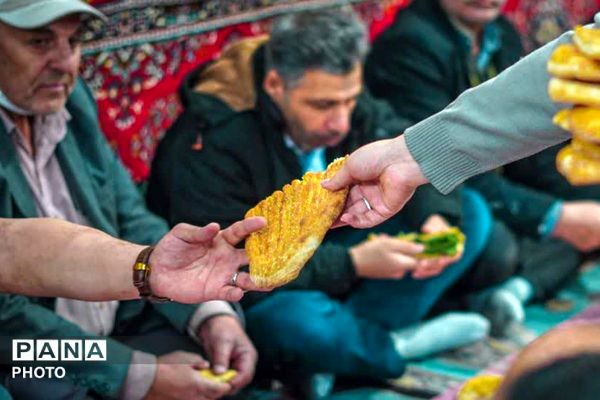 برپایی سفره افطاری در مسجد علی ابن ابیطالب نسیم‌شهر