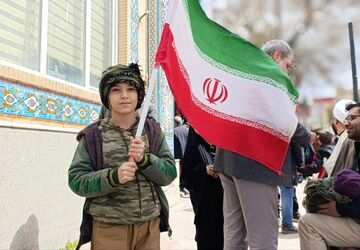 تجمع سوگوارانه مردم اهر در چهلم شهدای قائد امت و دانش‌آموزان میناب
