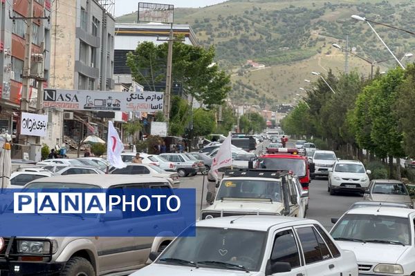 رژه باشکوه خودروهای امدادی به‌مناسبت هفته هلال‌احمر در بانه