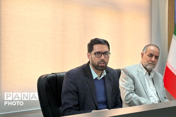 نشست صمیمی سرگروه‌ها به مناسبت هفته امور تربیتی