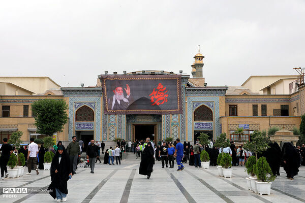مراسم یادبود شهدای خانواده رهبر انقلاب در حرم عبدالعظیم(ع)
