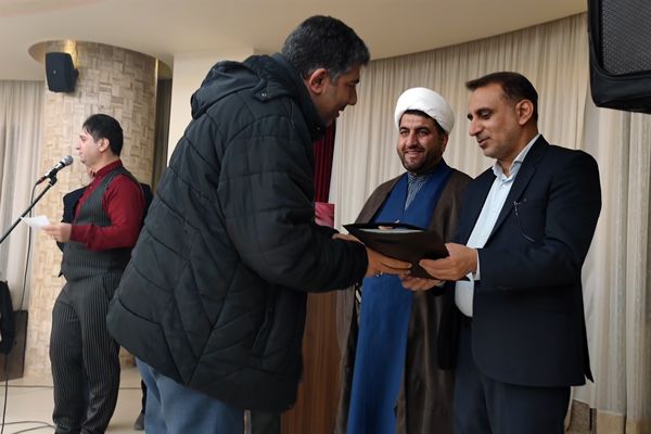 آیین تجلیل ازخادمین مراسم اعتکاف دانش‌آموزی