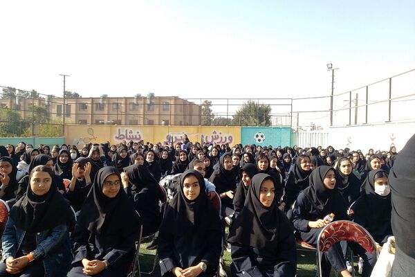 جشن پرشور روز دانش‌آموز در دبیرستان ملوک زندی 