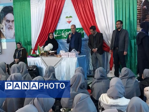 تقدیر از دانش‌آموزان برتر آموزشگاه فدک فاروج 