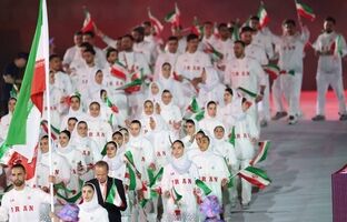 کاروان ورزش ایران رژه رفت؛ پرچم در دستان کیانی و اتراچالی
