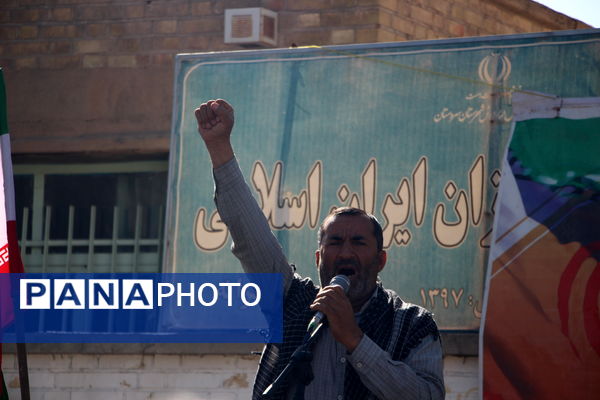 همگام با نسل انقلابی در راهپیمایی ۱۳ آبان شهرستان سروستان