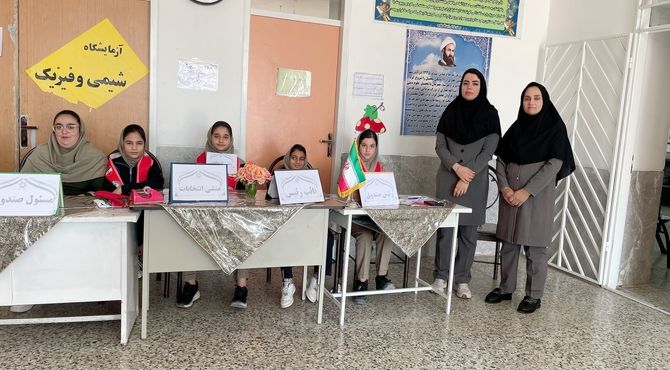 برگزاری انتخابات شورای دانش اموزی دبستان قرآنی آیت الله غفاری 