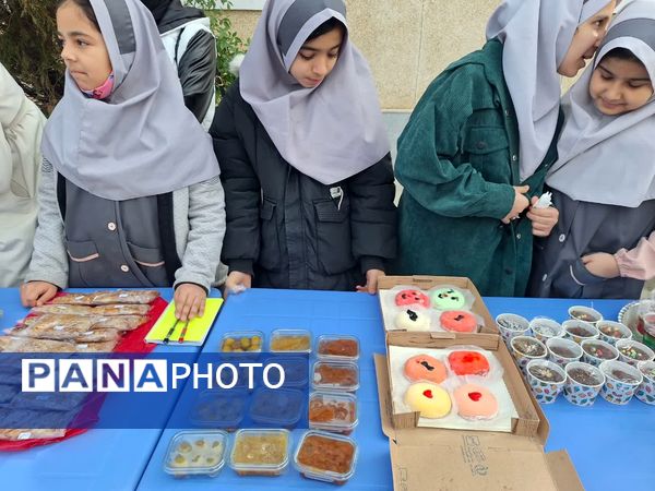 بازارچه دانش‌آموزی آزادشهر