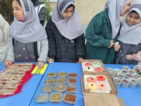 بازارچه دانش‌آموزی آزادشهر