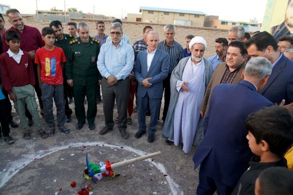 آیین کلنگ‌زنی مدرسه ۶ کلاسه فرهنگی فرهیخته زنده‌یاد زهیری 