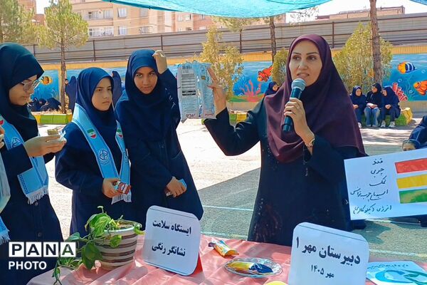سه ایستگاه سلامت در زنگ تفریح  دبیرستان مهر نیشابور 