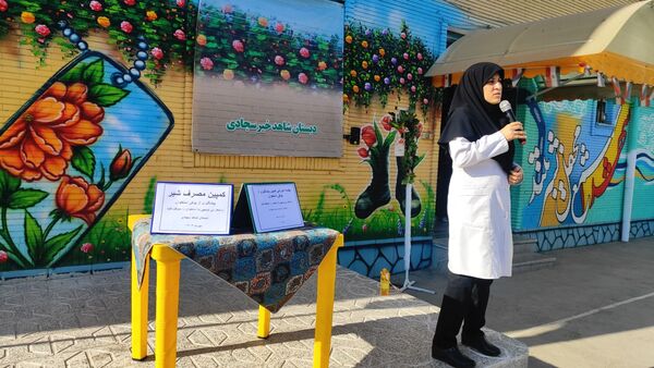 جلسه آموزشی کمپین پیشگیری از پوکی استخوان در مدرسه شاهد خیر سجادی 