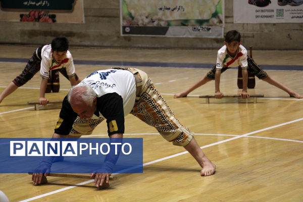 مشعل مسابقات کشوری ورزش دانش‌آموزی در تبریز روشن شد