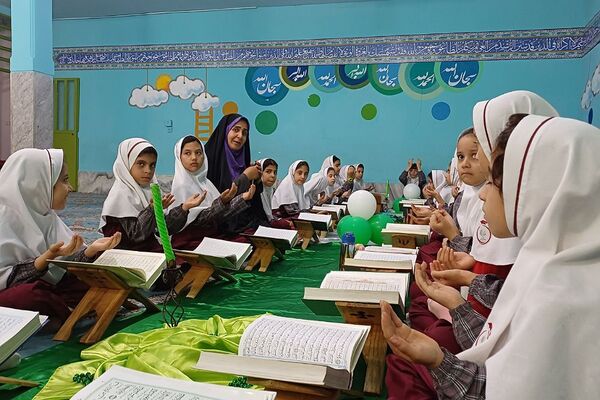 برگزاری محفل انس با قرآن کریم در دبستان ستایش شهریار