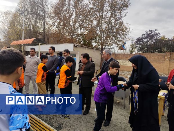 رقابت هیجان‌انگیز فوتبال دانش‌آموزی منطقه ۵ به پایان رسید