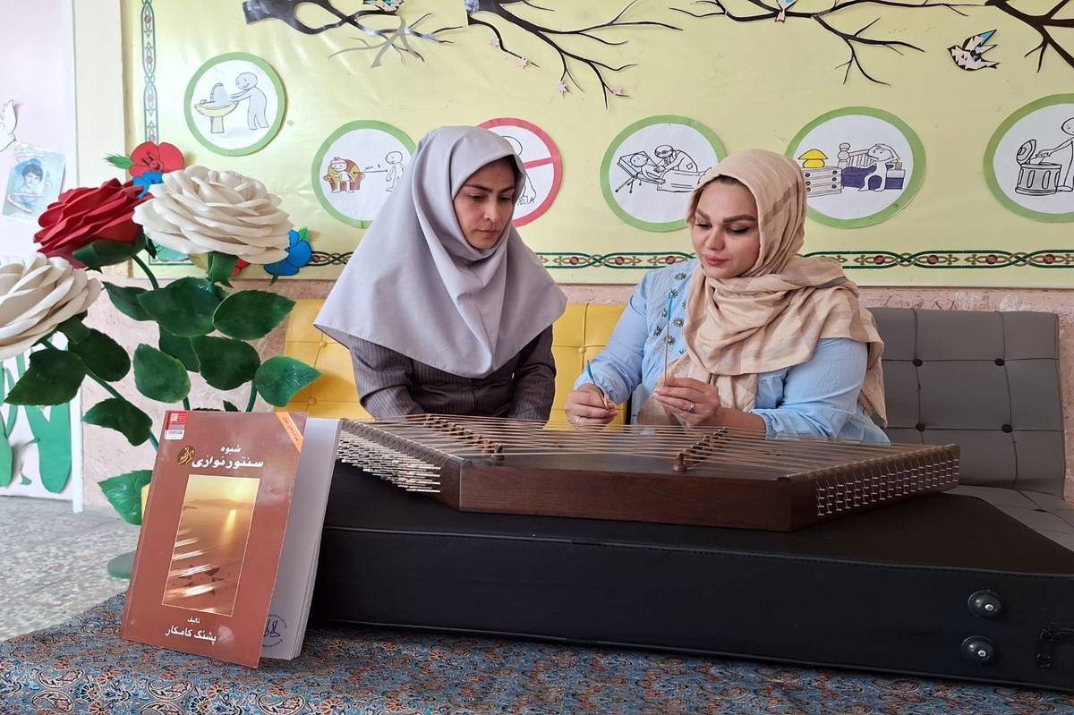 آموزش سنتور، پل ارتباطی با فرهنگ و هنر ایران‌زمین برای دانش‌آموزان است 