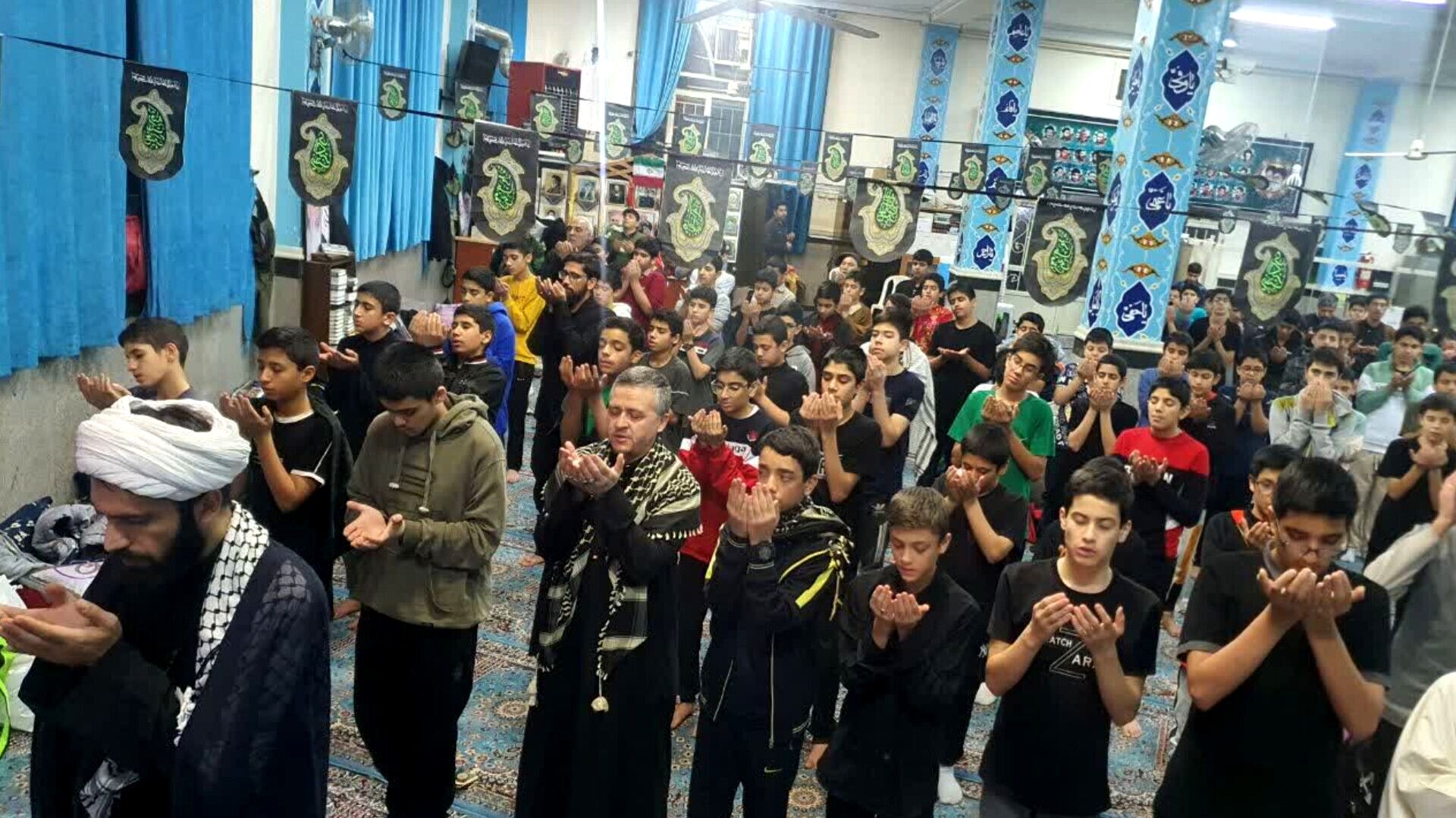 اعتکاف دانش آموزان دبیرستان علوم ومعارف شهید مطهری ره در مسجد سبحان