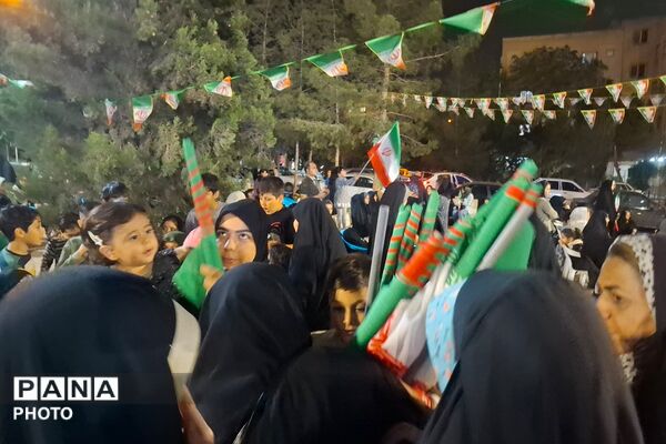 برای حفظ ایران، سنگر ما خیابان