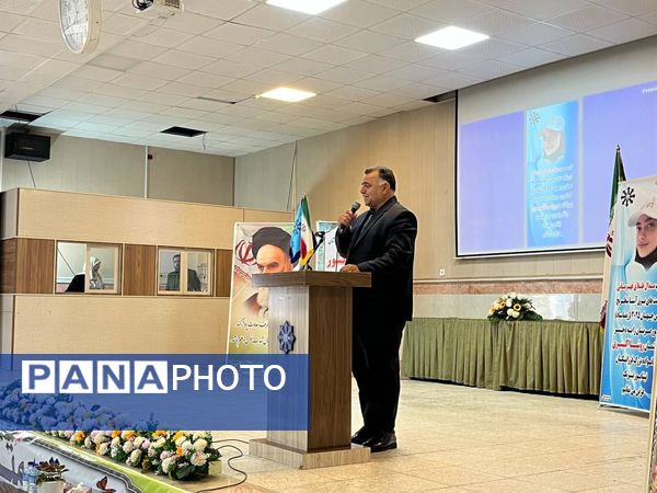 مراسم تجلیل از روشا اکبری برنده مدال طلای شطرنج مدارس جهان در شهرستان نیشابور 