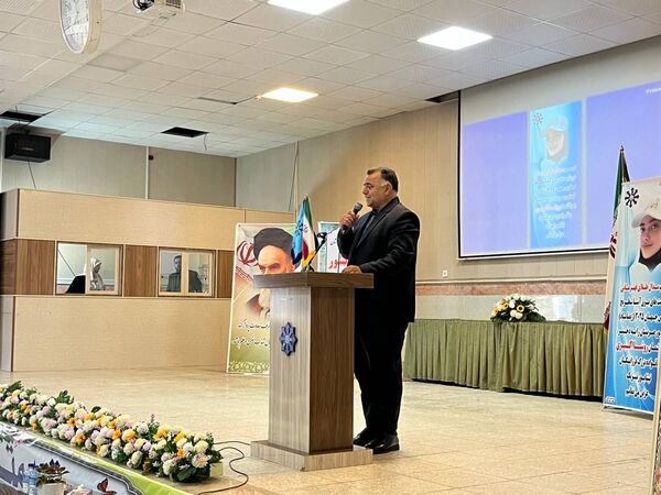 مراسم تجلیل از روشا اکبری برنده مدال طلای شطرنج مدارس جهان در شهرستان نیشابور 