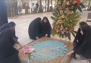 جشن دهه فجر با چاشنی یاد شهدا در دبیرستان قائمیه قم