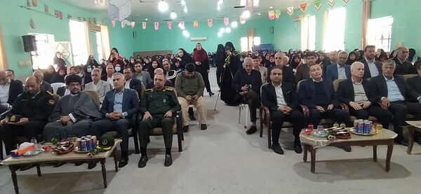 طنین زنگ انقلاب در دبیرستان دخترانه عترت گناوه