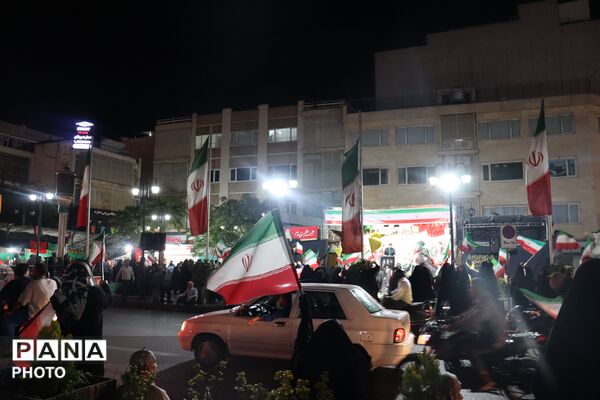 مردم، همچنان پای کار ایران