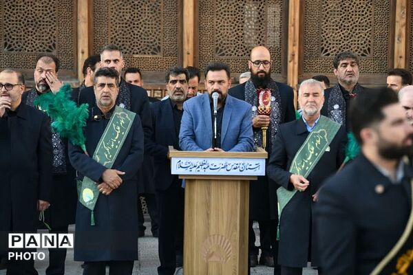 آیین اهتزار پرچم عزای سیدالشهدا (ع) در شب اول ماه محرم در حرم حضرت عبدالعظیم (ع) شهرری 