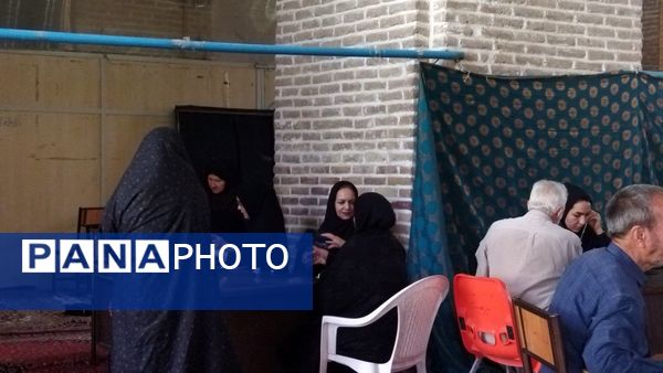 میز خدمت ادارات و بانک‌ها در نماز جمعه نیشابور